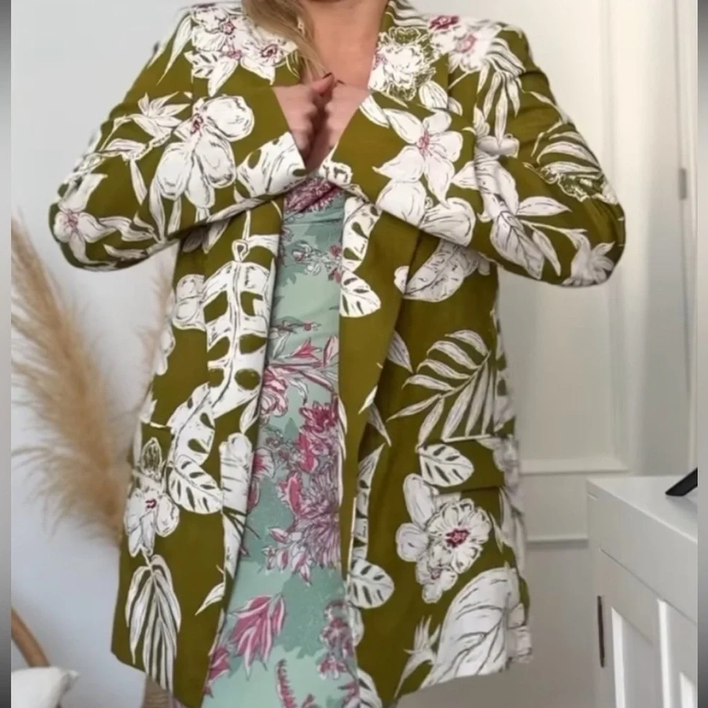 NEW ZARA ( TWO PIRCE SET ) LINEN PRINT PANTS AND BLAZER  SIZE XS